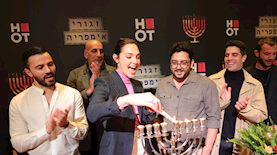 הדלקת נרות בהוט, צילום: רפי דלויה, HOT